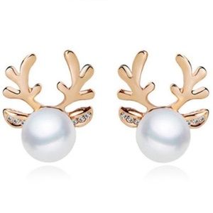 NWT cute faux pearl antler earrings in gold 🦌